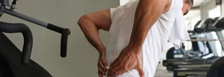 äkillinen selkakipu kuntosalilla mika avuksi miehen selkä sattuu